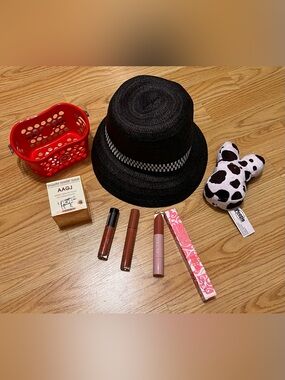 Makeup Bundle!
Buy low!  Sell individually!!
All BRAND NEW!